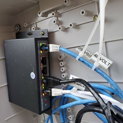 In line POE powered switch/splitter